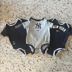Nike New York Yankees MLB Infant Bodysuit Trio - Navy and Gray